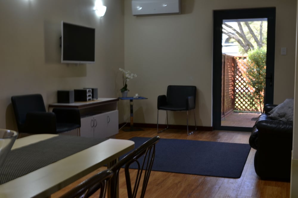 Three-Bedroom Apartment - Photo 11