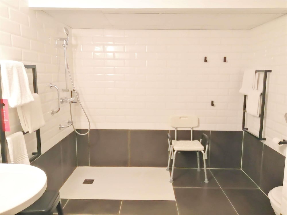 Room, Multiple Beds - Photo 3