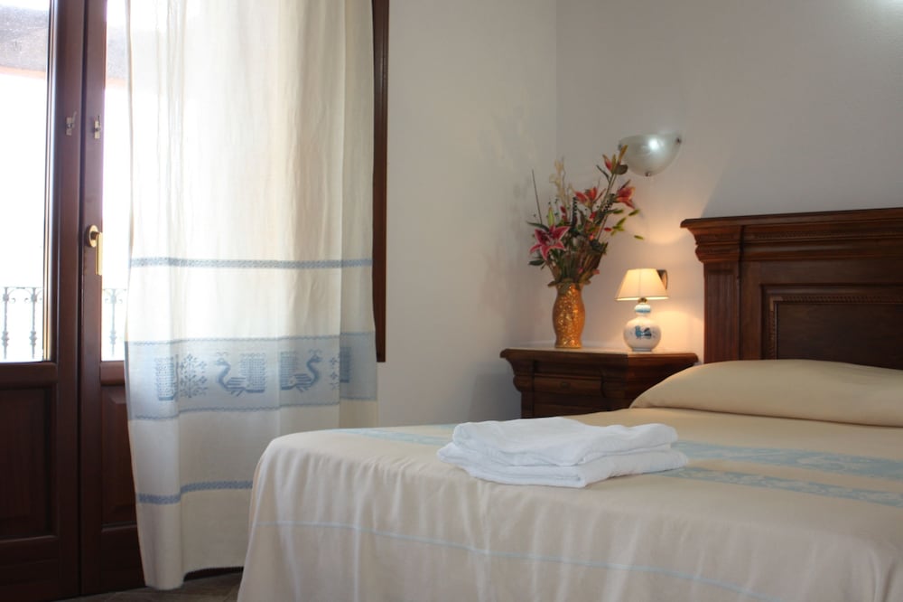 Double Room, Tower