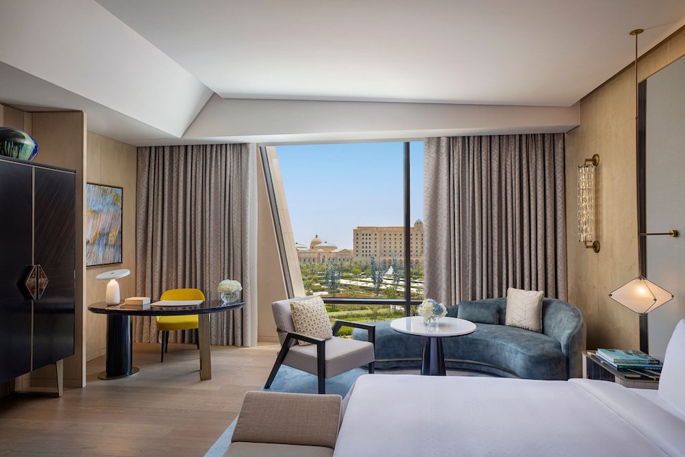 Deluxe Double Room, 2 Double Beds, City View thumbnail 5