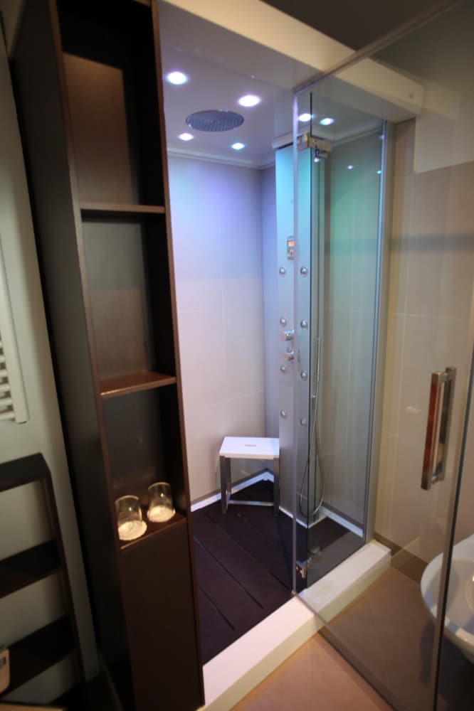 Suite - Photo 3