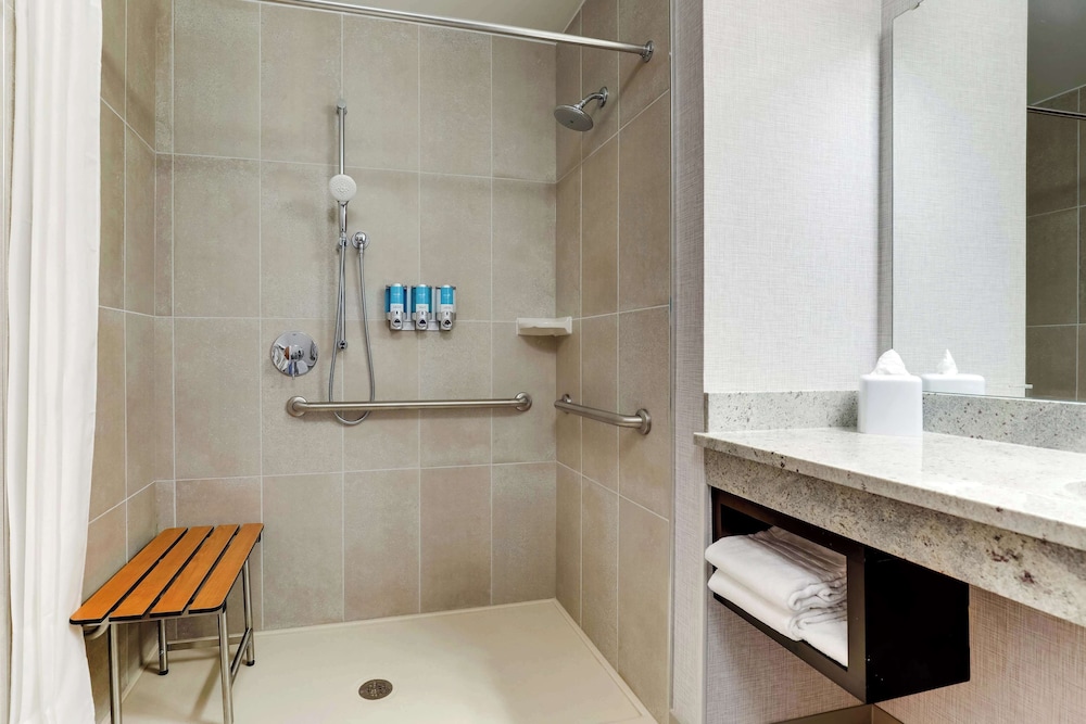Deluxe Suite, Multiple Beds, Accessible, Bathtub (2 Rooms, Hearing Accessible)