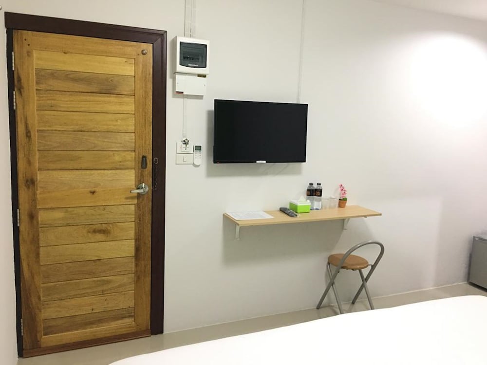Double Room - No Window photo 1