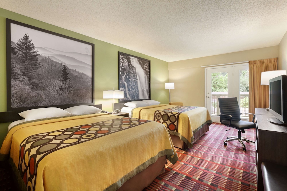 Deluxe Studio Suite, 2 Queen Beds, Non Smoking - Photo 4