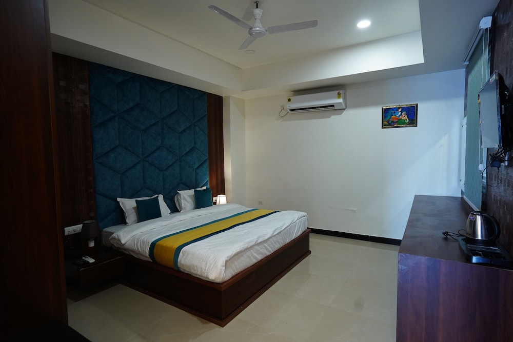 Deluxe Double Room, City View - Photo 7