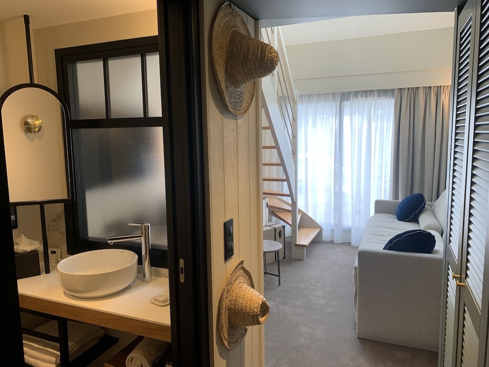 Deluxe Family Room - Photo 4