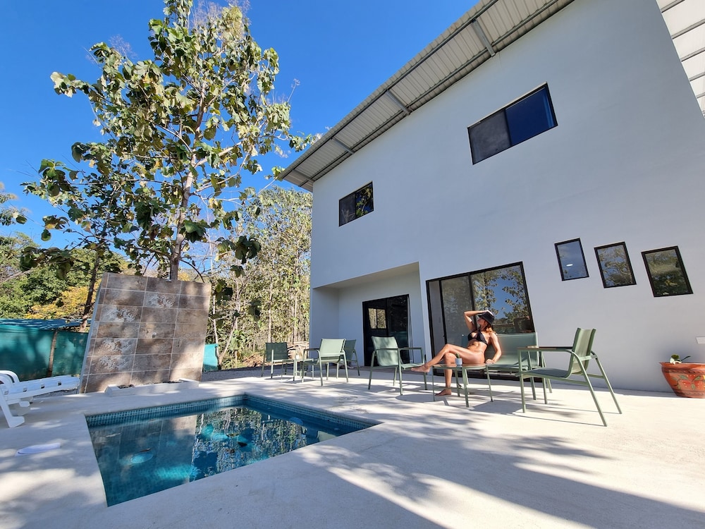 Grand House, Pool View photo 2