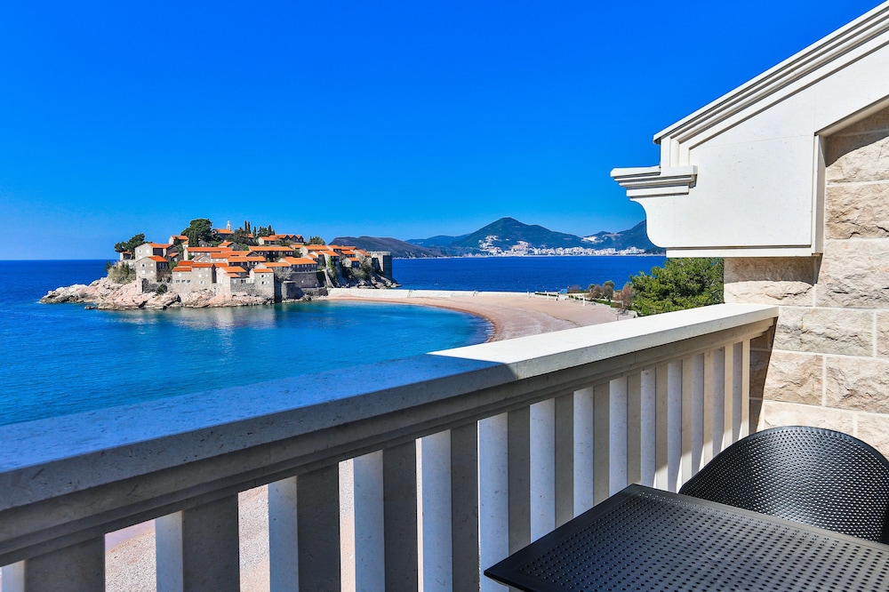 Deluxe Suite, Sea View photo 2