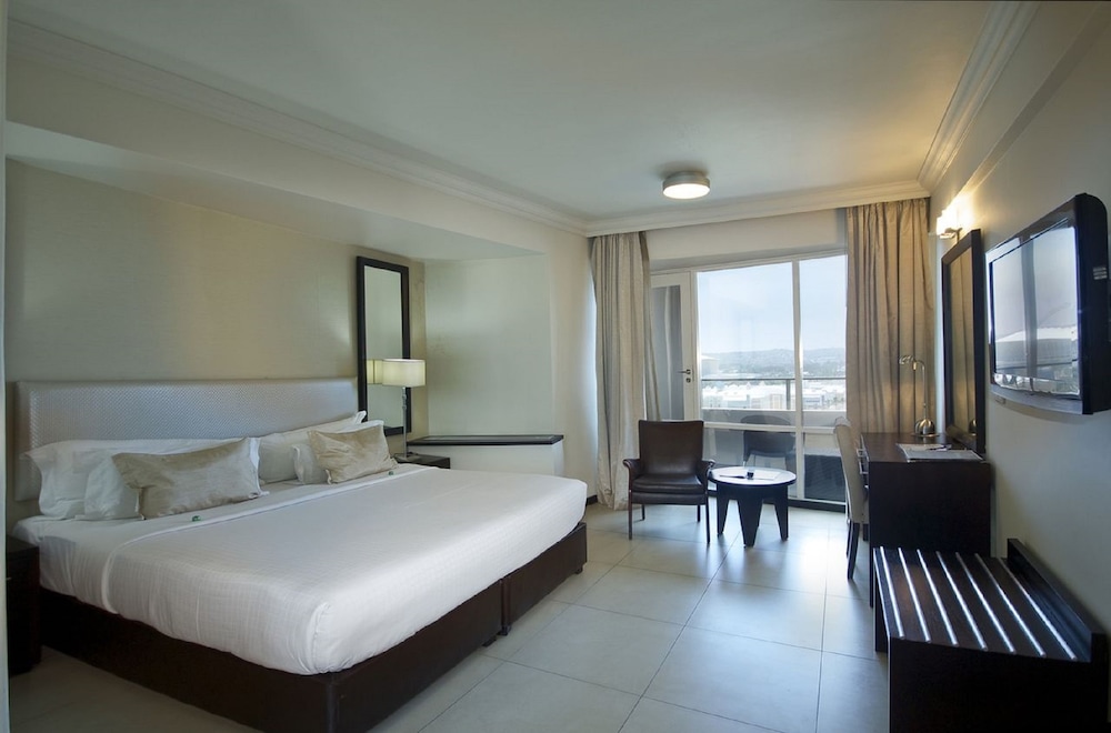 Deluxe King Room – Sea Facing - Photo 1