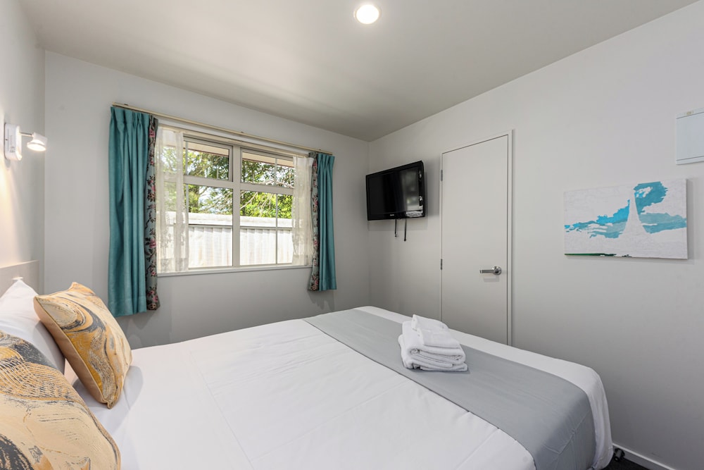 Deluxe Suite, 1 Bedroom, Bathtub photo 2