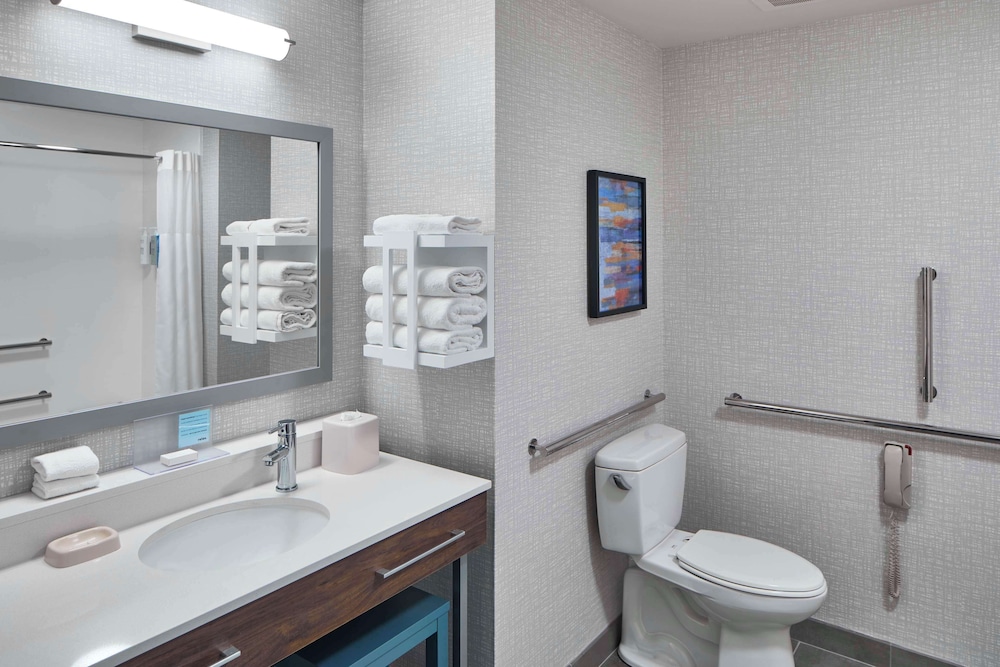 Room, 2 Queen Beds, Accessible, Bathtub (Mobility & Hearing) - Photo 7