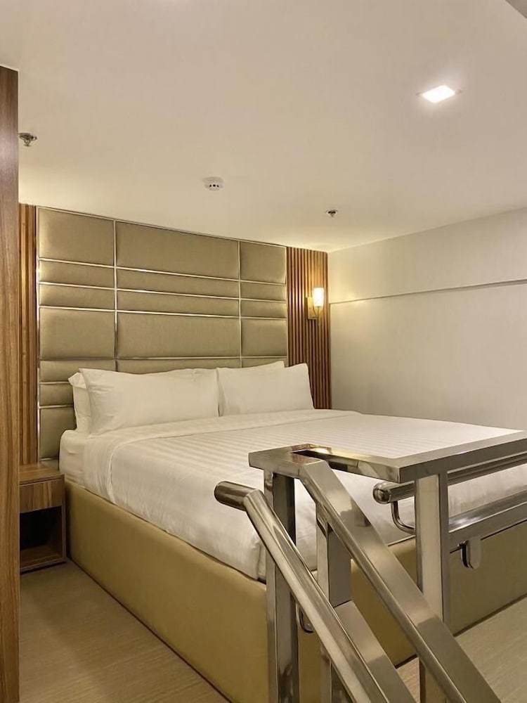 Executive Room - Photo 2