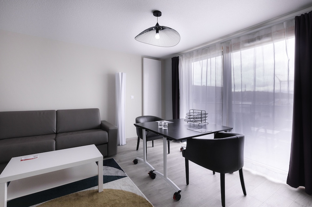 Apartment, 2 Bedrooms, Terrace - Photo 6