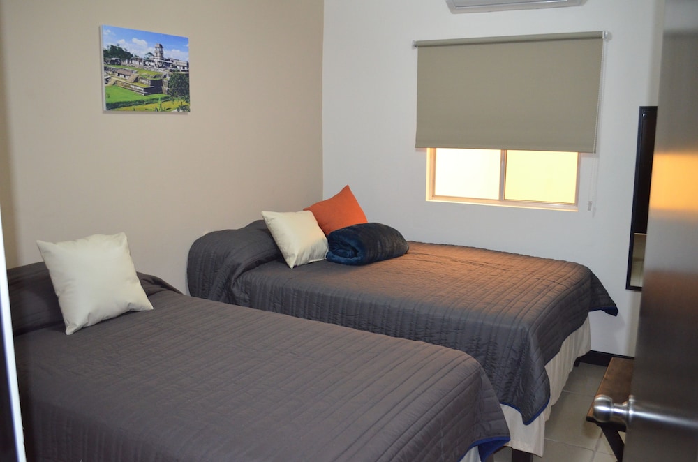 Basic Double Room, 2 Queen Beds, Non Smoking photo 2