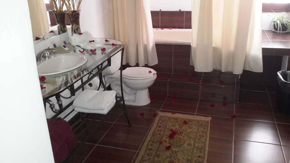 Superior Suite, 1 King Bed, Jetted Tub - Photo 4
