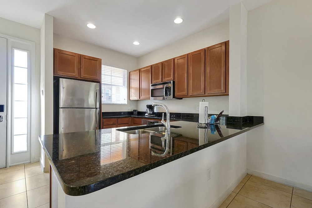 Standard Townhome, 2 Bedrooms, Hot Tub - Photo 1