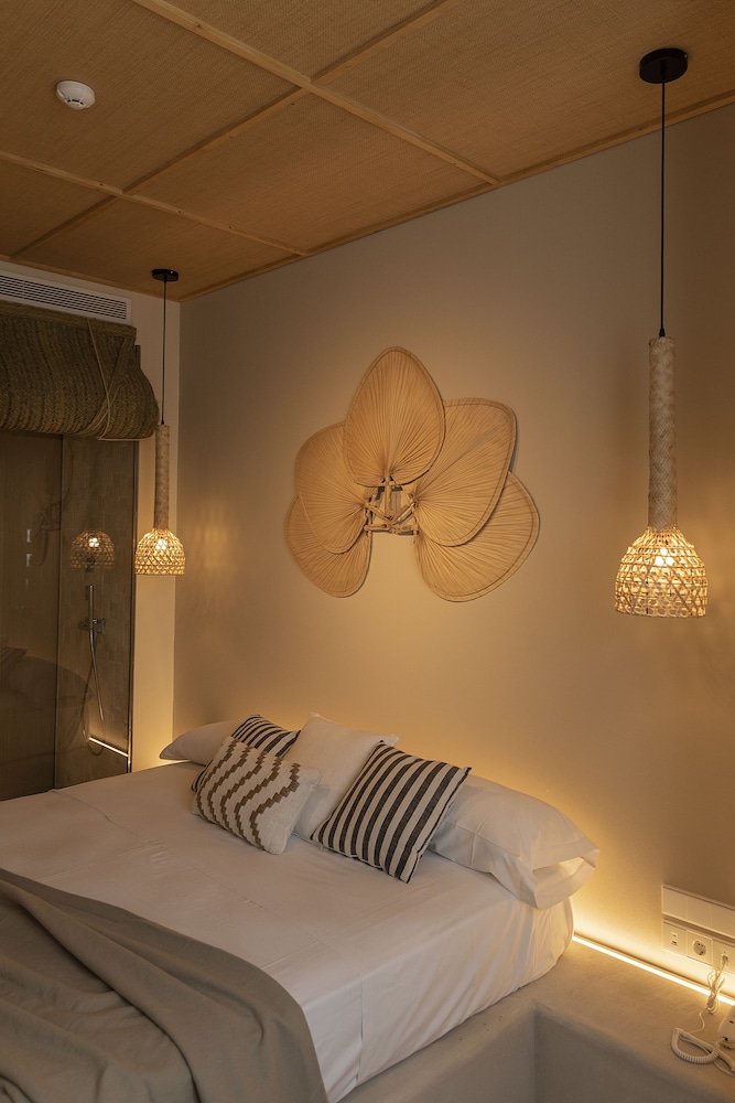Superior Room, City View - Photo 11