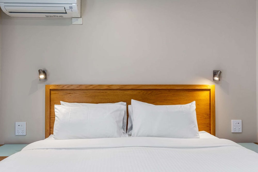 Standard Room, Multiple Beds, Non Smoking, Ground Floor (Walk-In Shower) - Photo 1