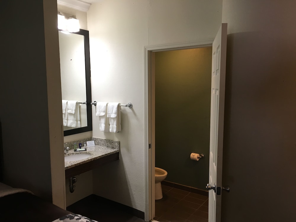 Standard Double Room, 2 Double Beds, Non Smoking - Photo 2