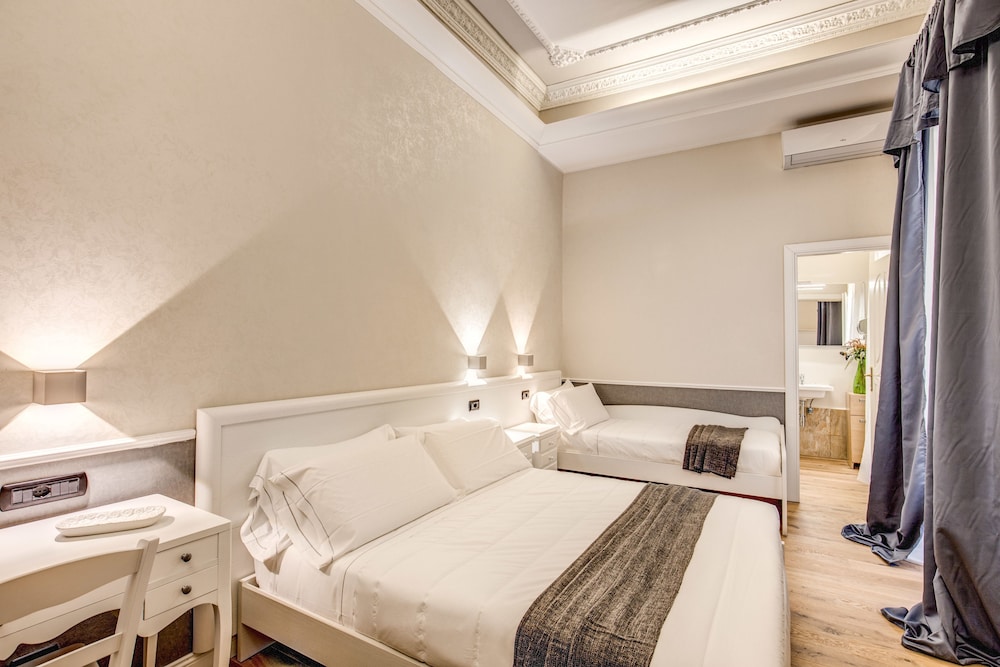 Comfort Quadruple Room, Multiple Beds photo 2