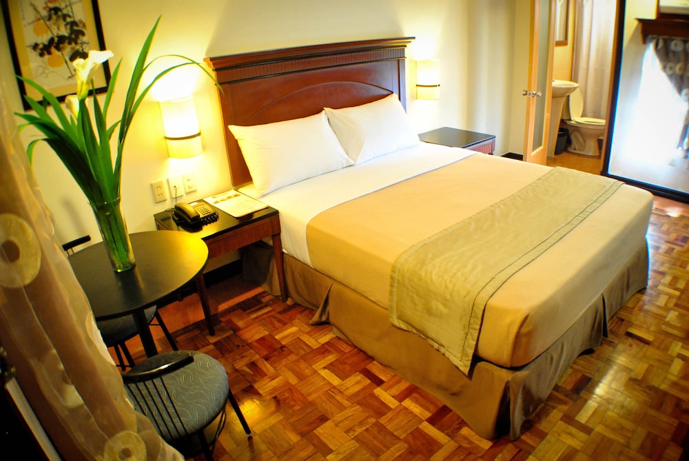 Deluxe Room, 1 Queen Bed - Photo 2