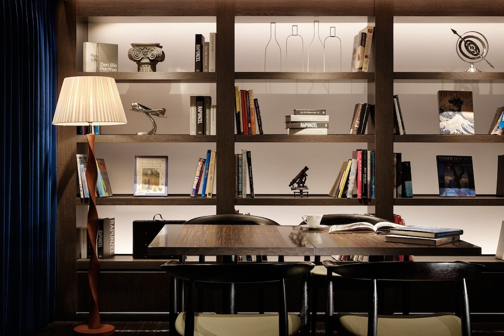 Standard Room, 2 Twin Beds, Club Lounge Access - Photo 8