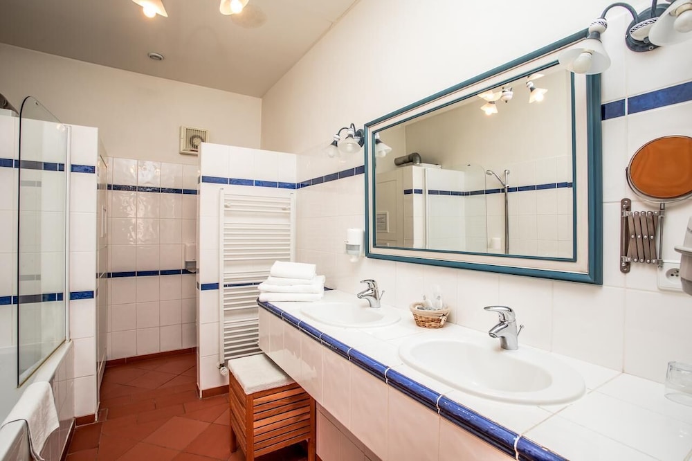 Superior Double or Twin Room photo 2