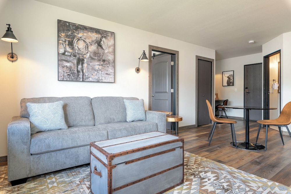 Deluxe Suite, 1 King Bed With Sofa Bed, Kitchenette, Mountain View photo 3