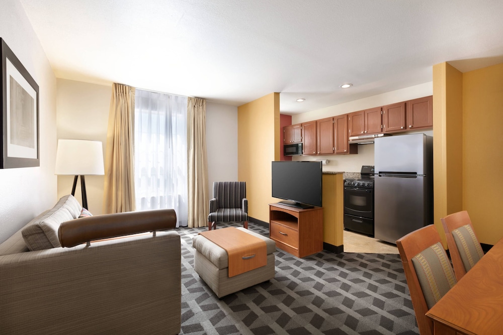 Suite, 1 Bedroom (Mobility/Hearing Accessible, Tub) photo 3