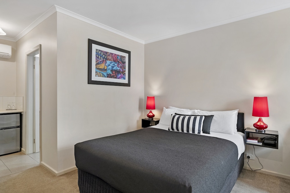 Queen Room photo 3
