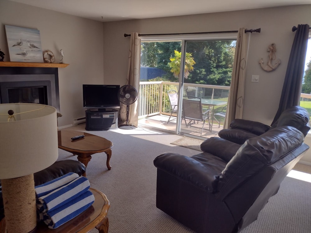 Two Bedroom Poolside - Sleeps 6 photo 1