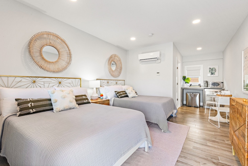 Traditional Studio Suite, 2 Double Beds photo 2