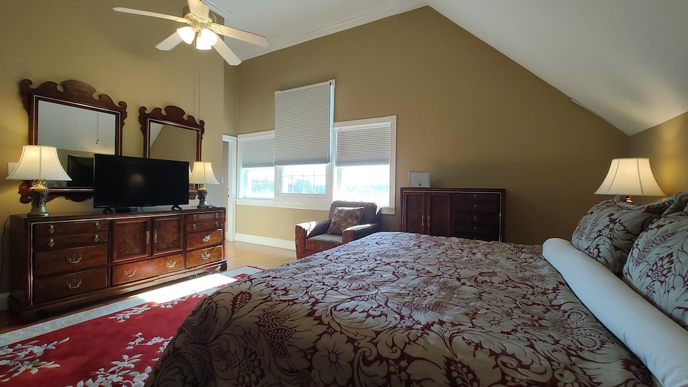Luxury Double Room, Ensuite, Harbor View (The Diplomat) photo 1