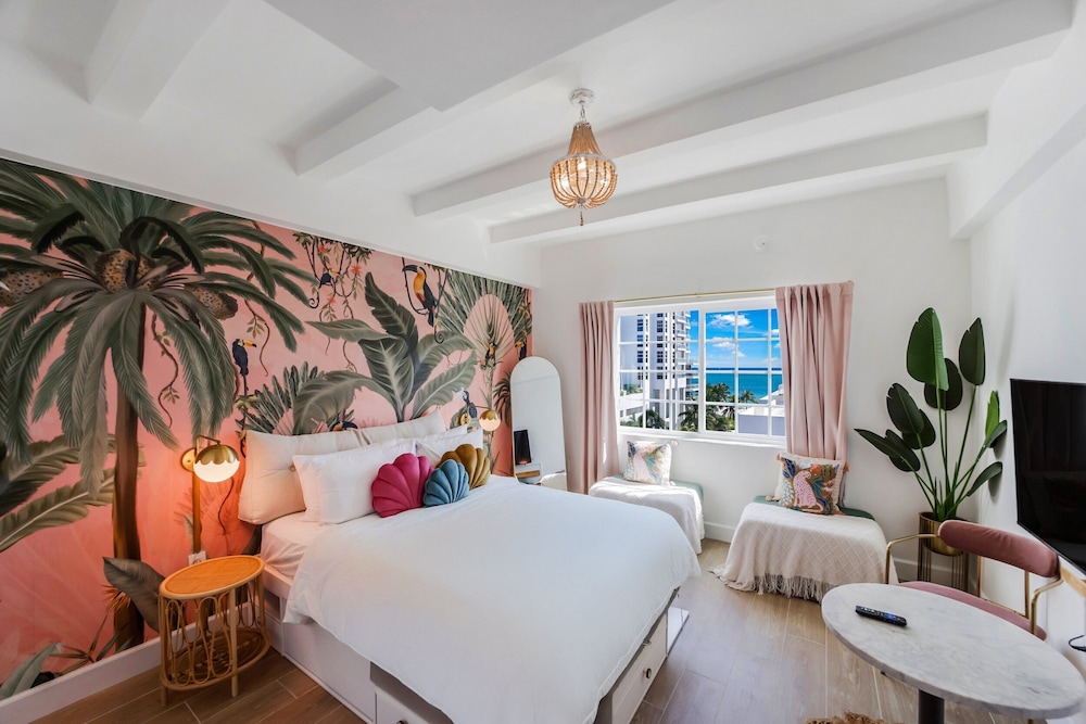 Deluxe Room, 1 Queen Bed, River View