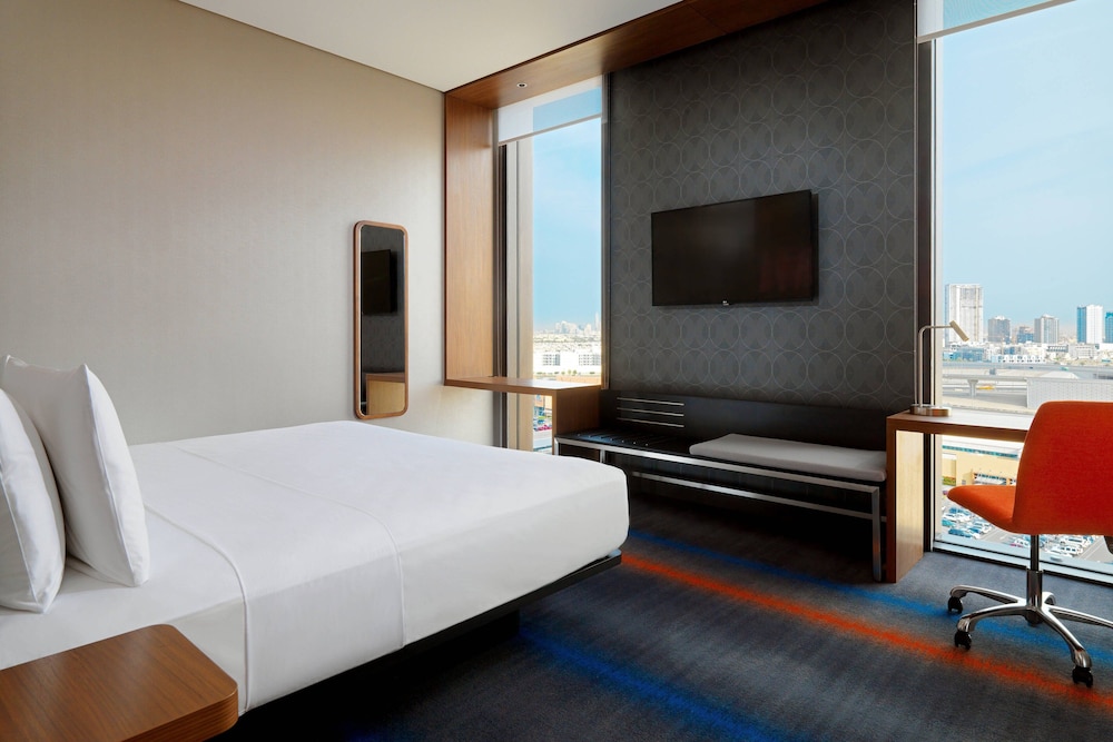 Family Room, 1 King Bed (Bus: Sobha Metro, JBR, Emirates Mall) photo 1