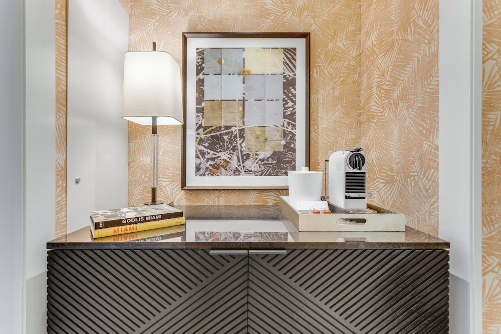 Classic Room, 1 King Bed, Accessible (Mobility)