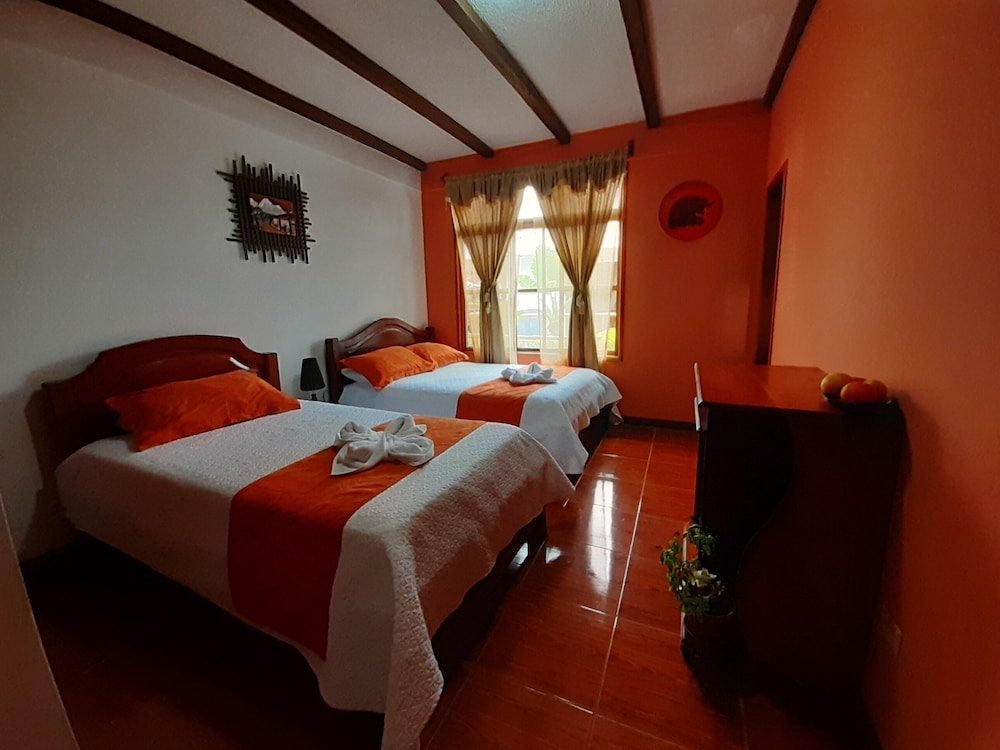 Basic Single Room, 2 Twin Beds photo 1