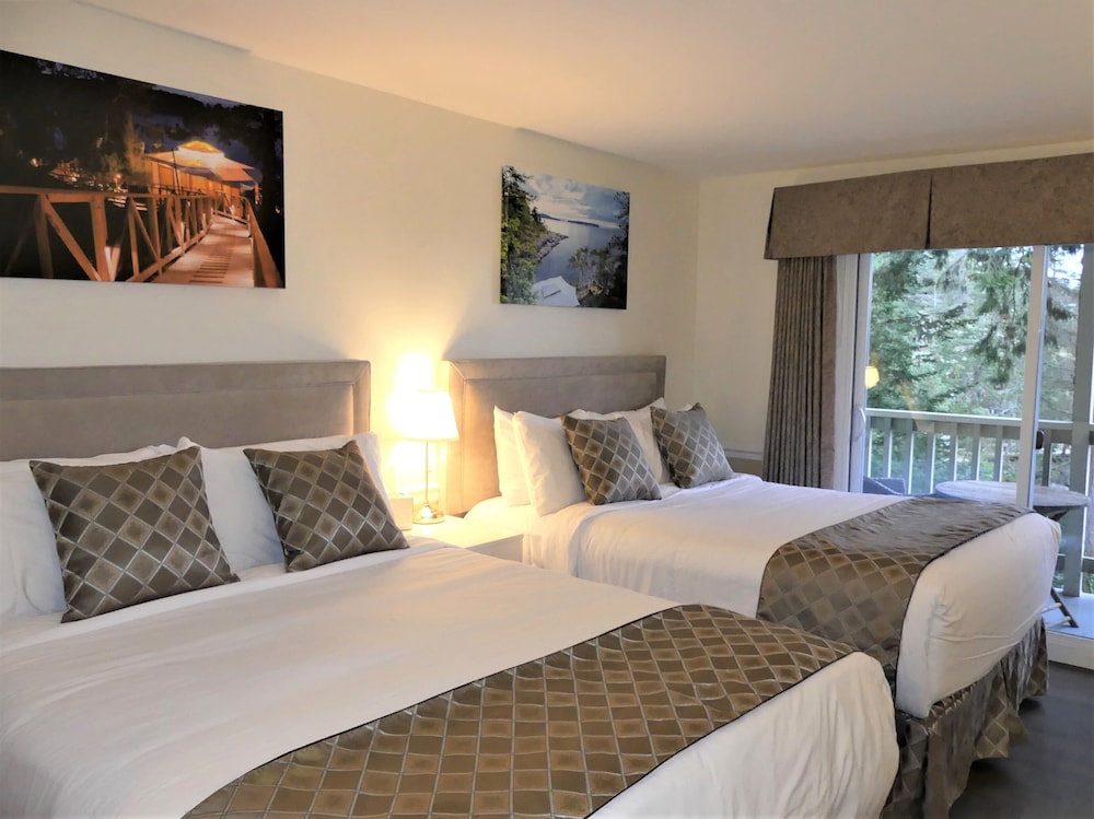 Deluxe Double Room, 2 Queen Beds, Balcony, Ocean View