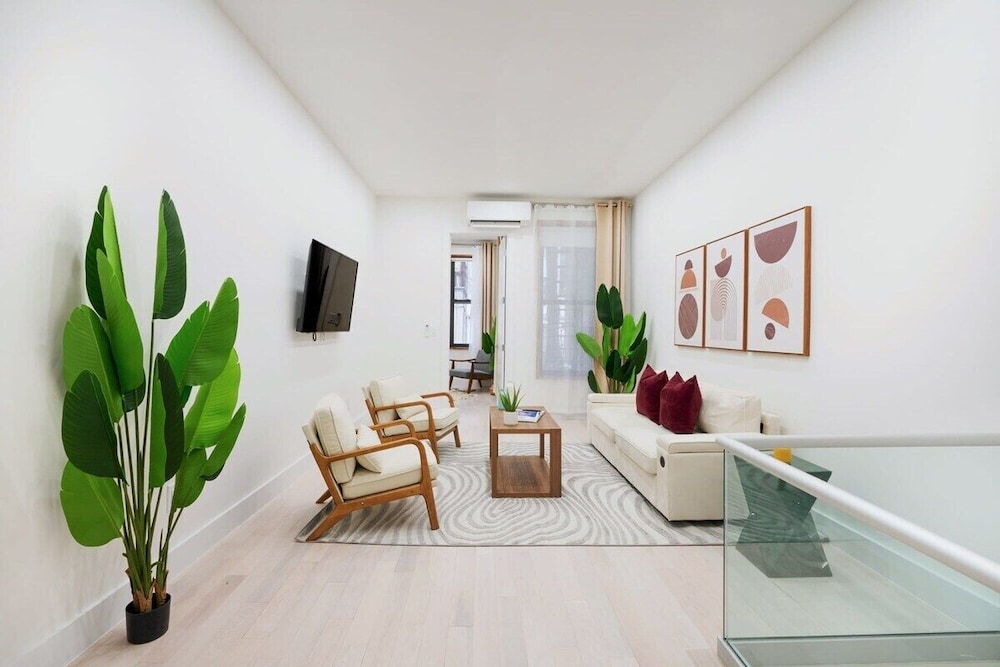 Apartment, 2 Bedrooms, Pets Allowed photo 1