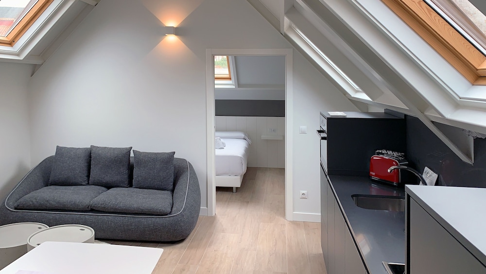 Penthouse, 1 Queen Bed, Kitchen