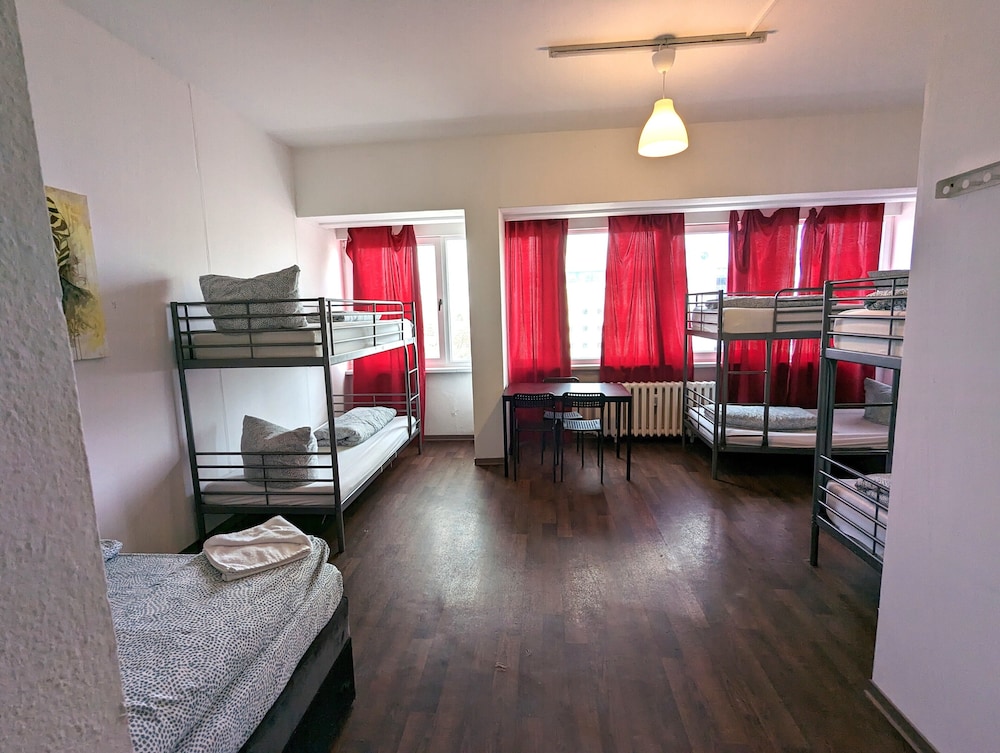 Room, Non Smoking (8 Beds) photo 3