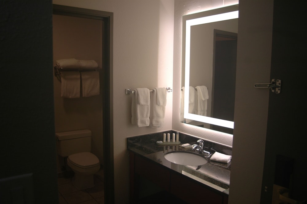 Business Room, 2 Queen Beds, Non Smoking, Poolside (Ground Floor) - Photo 4