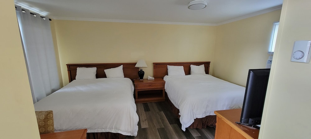 Basic Room, 2 Queen Beds photo 1