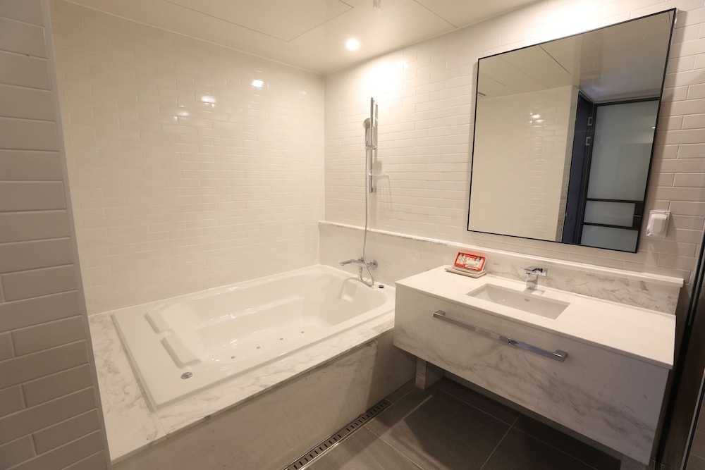 Spa Twin Room - Breakfast Included,Unlimted Starbucks Coffee Bean,OTT Available,15PM CI / 13PM CO - Photo 3