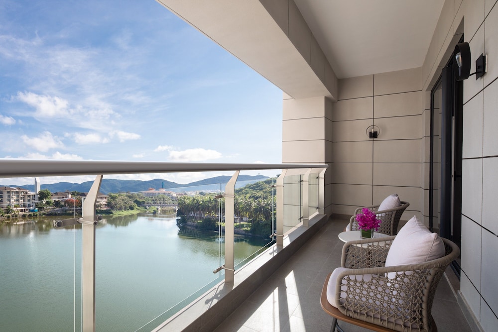 Room, Multiple Beds, Lake View