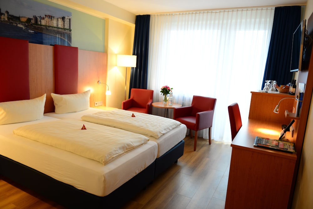 Standard Double Room, Balcony - Photo 3