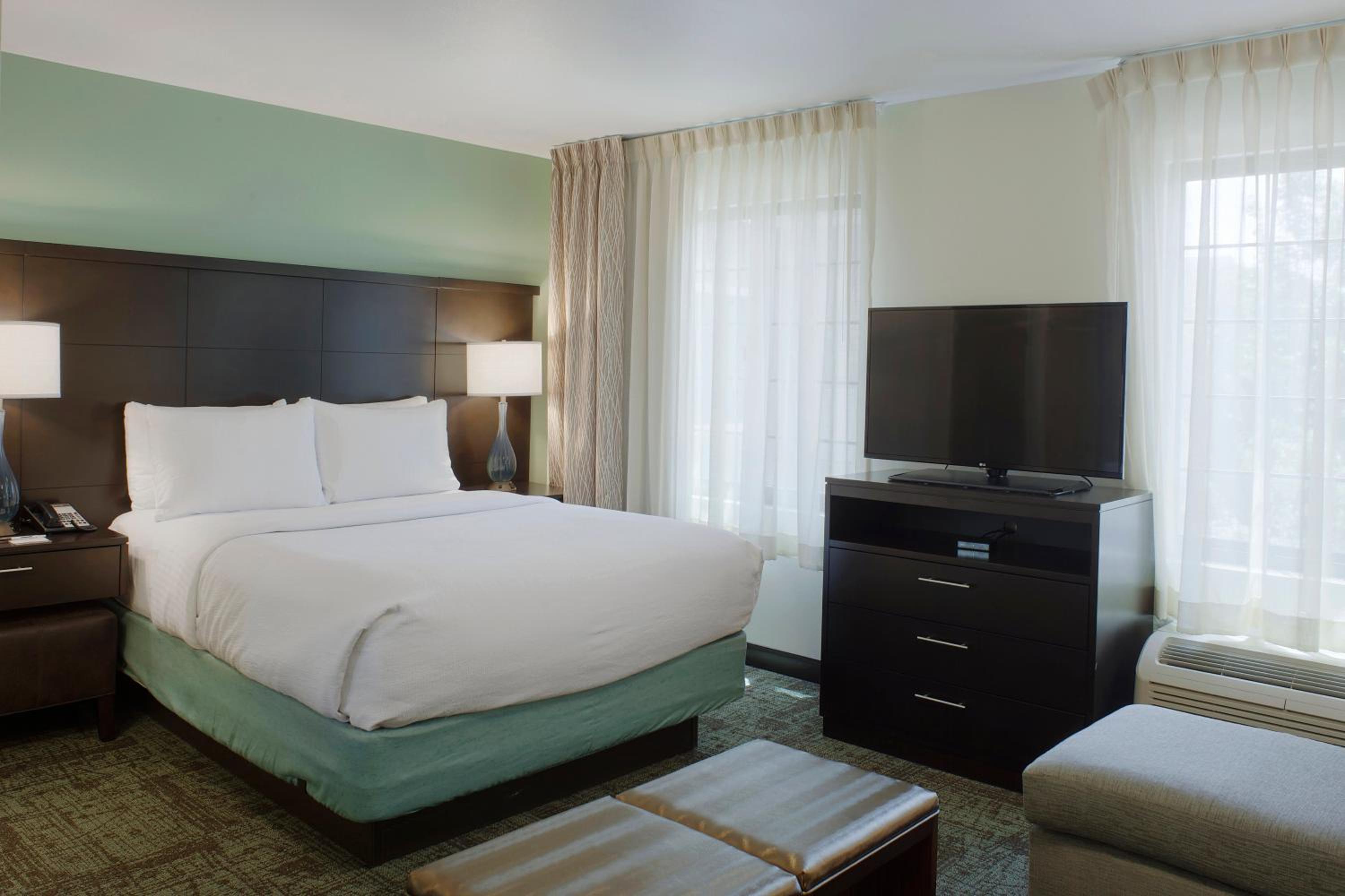 Queen Room with One Queen Bed and Hearing Accessible Roll In Shower - Non-Smoking