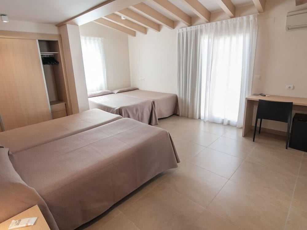 Quadruple Room - Photo 1
