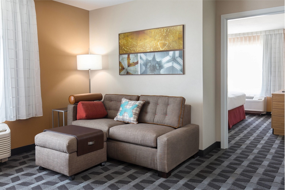 Suite, 1 Queen Bed with Sofa bed, Corner photo 3