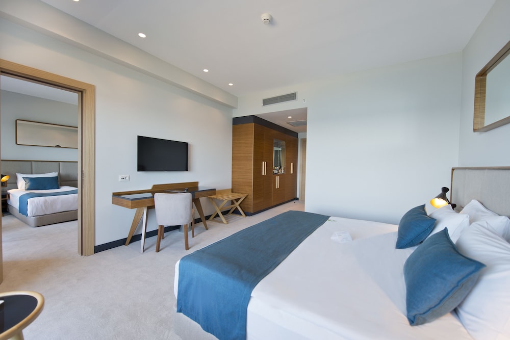 Deluxe Room, 1 King Bed, Non Smoking, Sea View